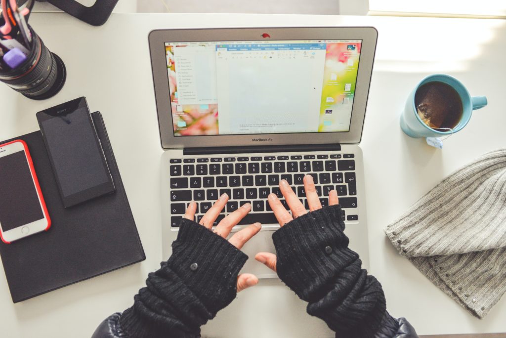 hands typing on laptop-Simplified's sentence rewriter
